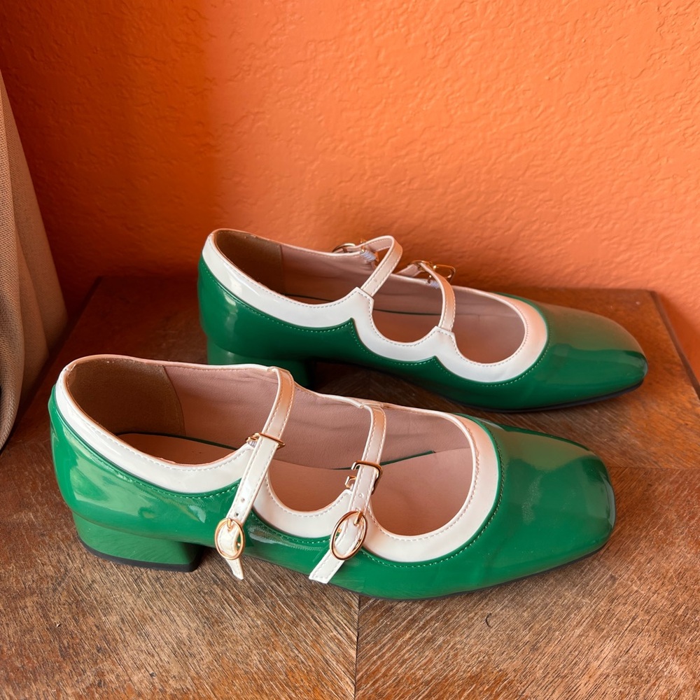 Green and White Mary Jane Shoes - Picture 3 of 6